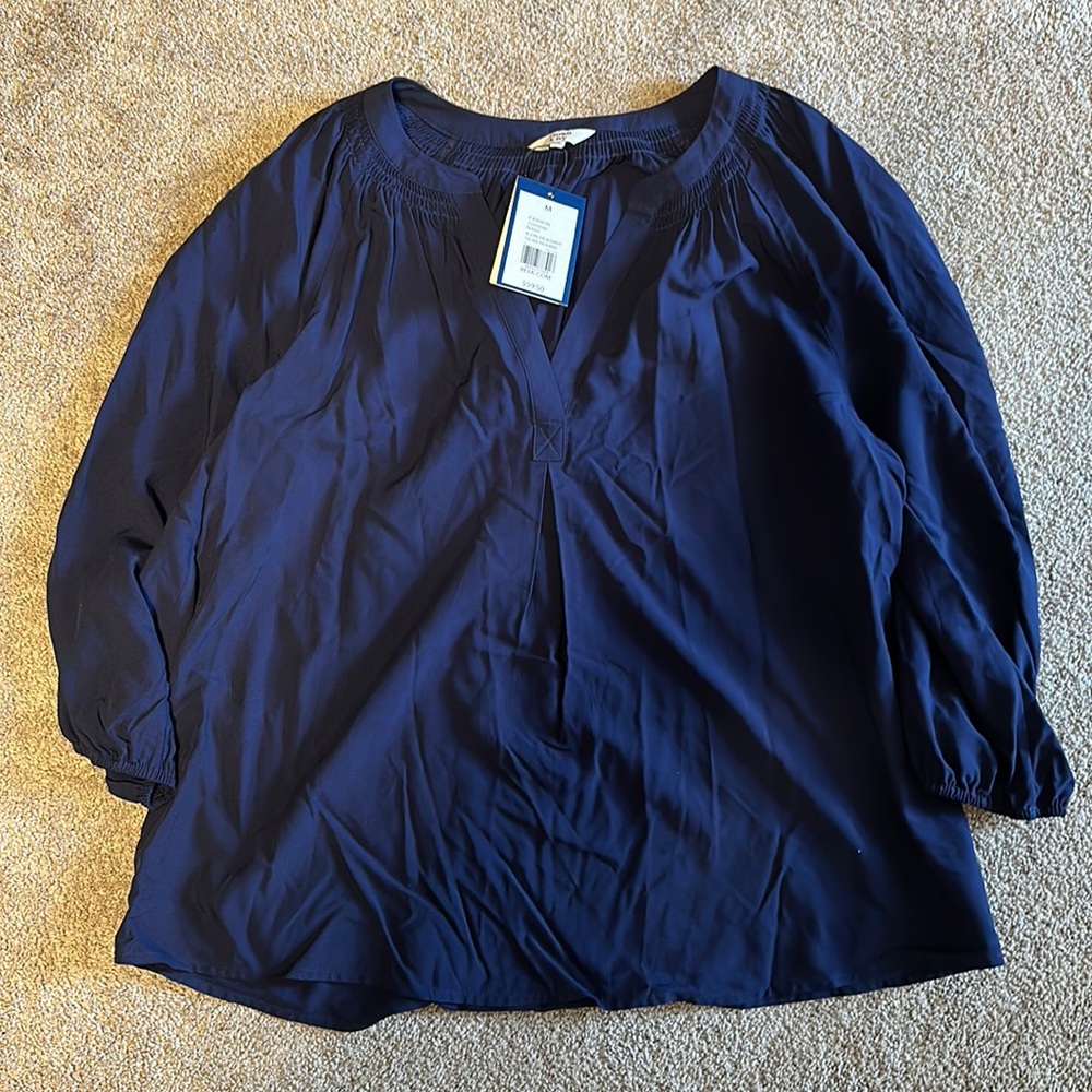 Crown & Ivy women’s Medium navy top